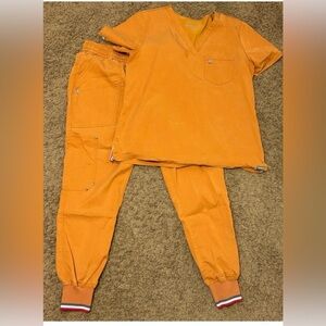 Mediclo Scrubs Sunflower Scrub Set